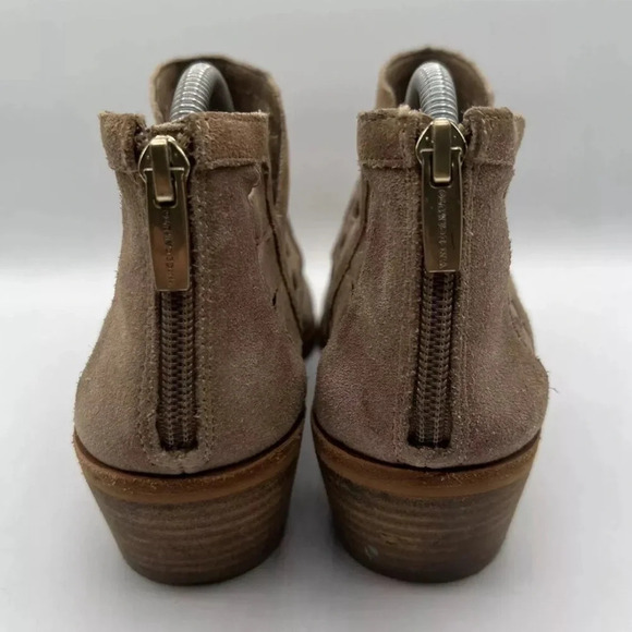 Vince Camuto Women’s 10 M Taupe Peera Cut-Out Suede Ankle Booties - Picture 4 of 8
